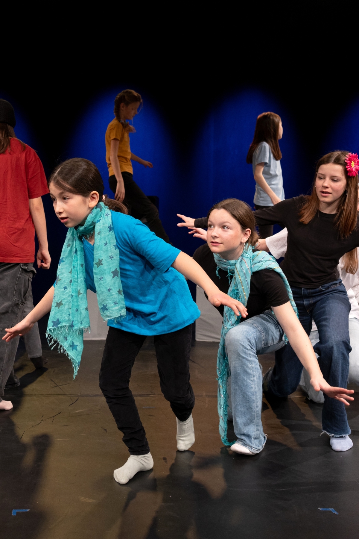Semesterspiel des Theaterkurses der Jugendlichen im Alter von 10-14 Jahren